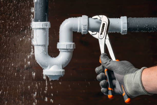 Professional Leak Detection technician working in Deerfield Beach, FL